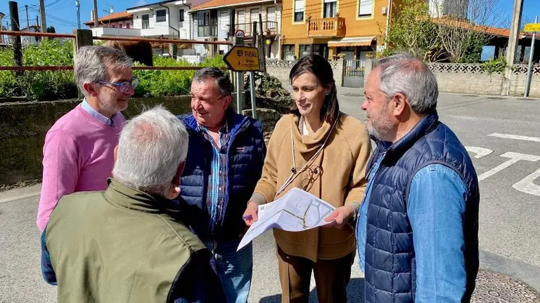 reunión con la Asociación de Vecinos sobre las obras en Rucandial, en Santander.