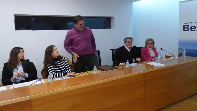 Los dos concejales de Cs dejan su acta de concejal en Santa Cruz de Bezana. R.A.