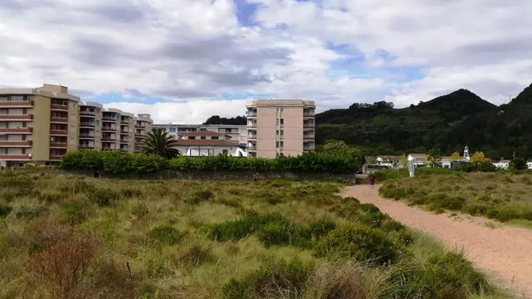 Zona dunar de la playa de Ori&ntilde;&oacute;n, en Castro Urdiales.