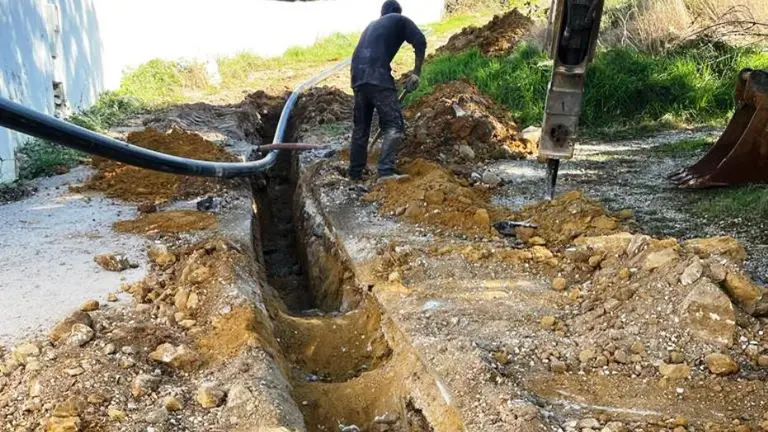 Obras de abastecimiento de agua en Bárcena de Cudón.