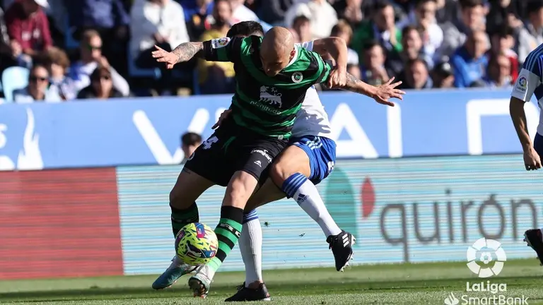 El Racing se quedó con nueve en la primera parte.