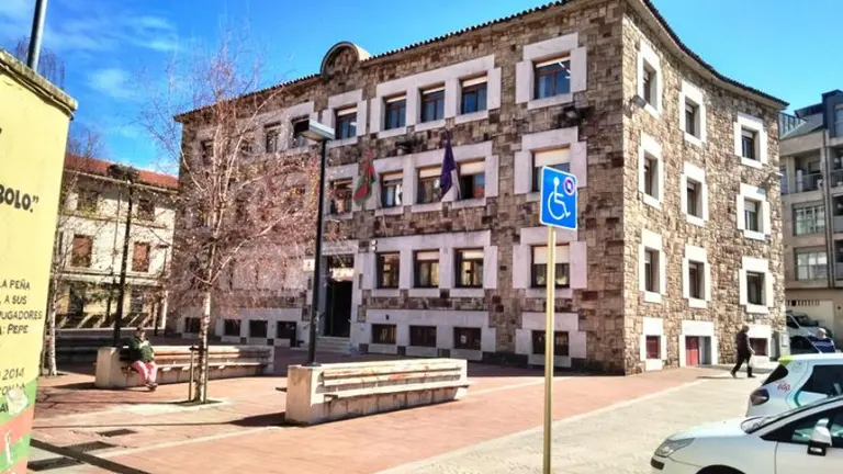 Actual Ayuntamiento de Torrelavega. R.A.