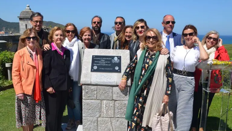 Descubierto el monolito a José Ramón Alonso en El Dueso.