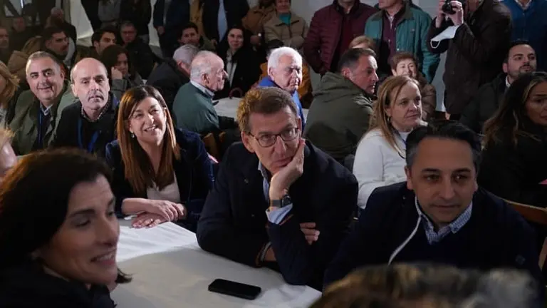 Carlos Caramés junto a Buruaga y Feijóo.