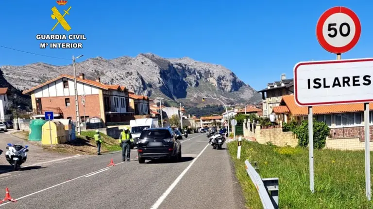 Traves&iacute;a de Islares, en Castro Urdiales.