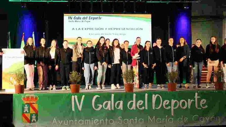Entrega de premios en la Gala de Santa María de Cayón.