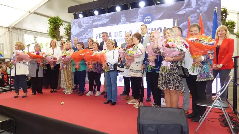 Acto de homenaje a las mujeres jubiladas de las fábrica en Santoña. R.A.