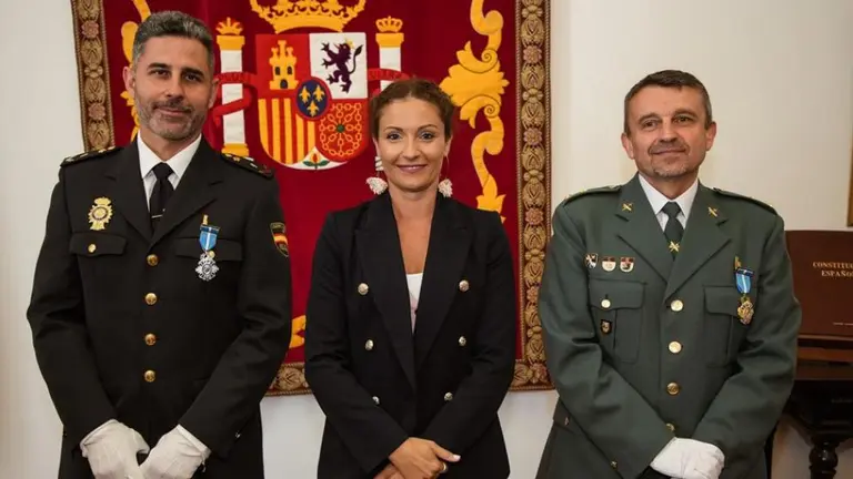 Acto de entrega de las condecoraciones en la Delegación del Gobierno.