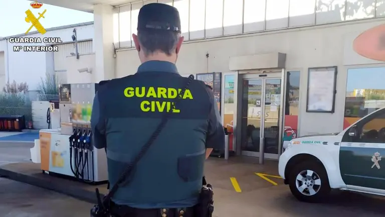 El hombre cometió varios robos en gasolineras.