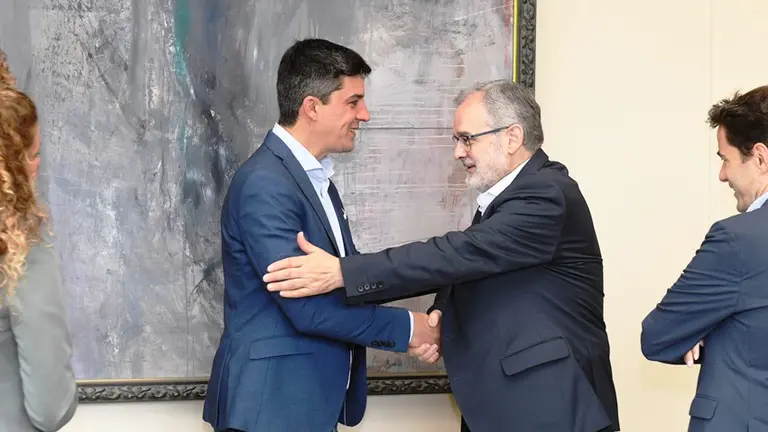 Reunión en la Universidad entre el PSOE y el rector.