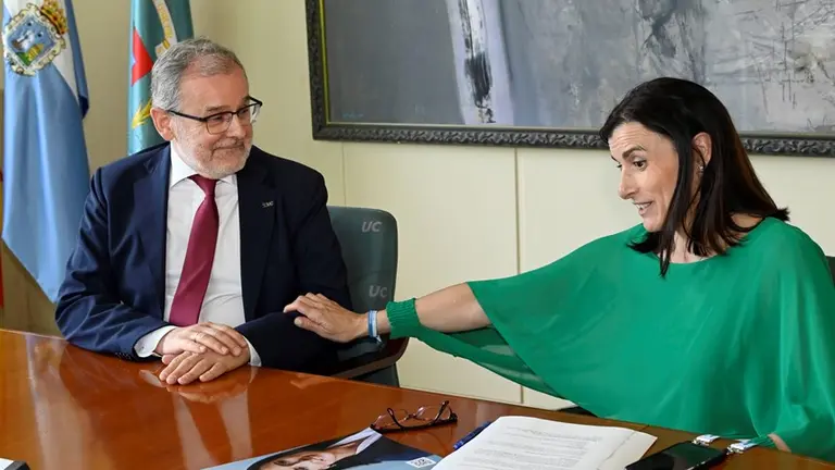 La candidata del PP en Santander con el rector de la UC.