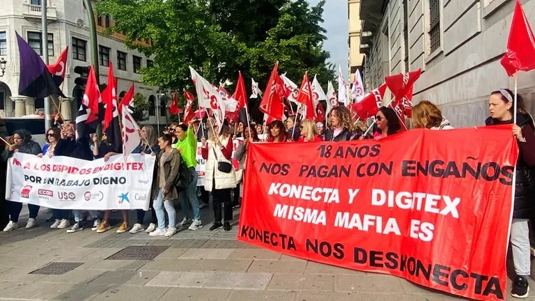 La plantilla de Digitex en la concentraci&oacute;n.