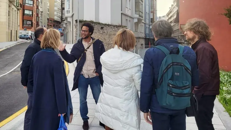 Reunión de IU-Podemos con vecinos en Santander.