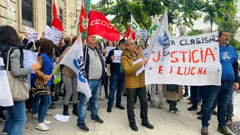 Concentraci&oacute;n de los trabajadores de Justicia en la Delegaci&oacute;n Hacienda.