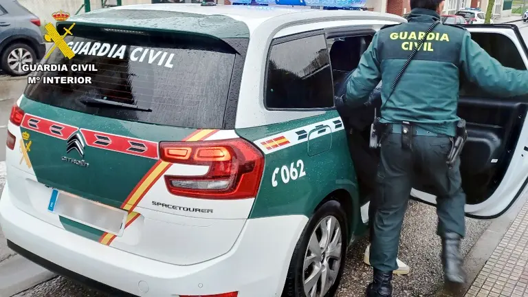 La pareja fue detenida en el interior del centro de Castro Urdiales.