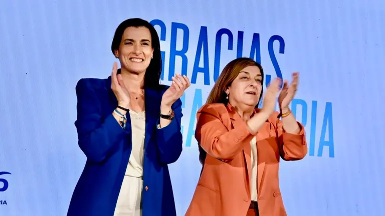 Gema Igual y María José Sáenz de Buruaga tras los resultados.