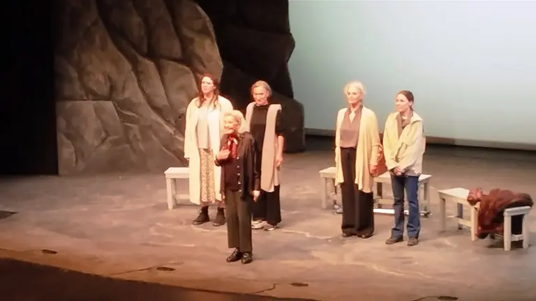 Un momento de La isla del aire. Ángel Camarero