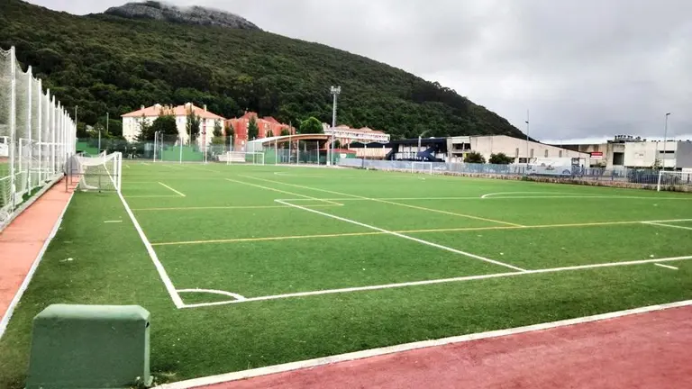 Campo de fútbol Andrés Lococo en Santoña. R. A.
