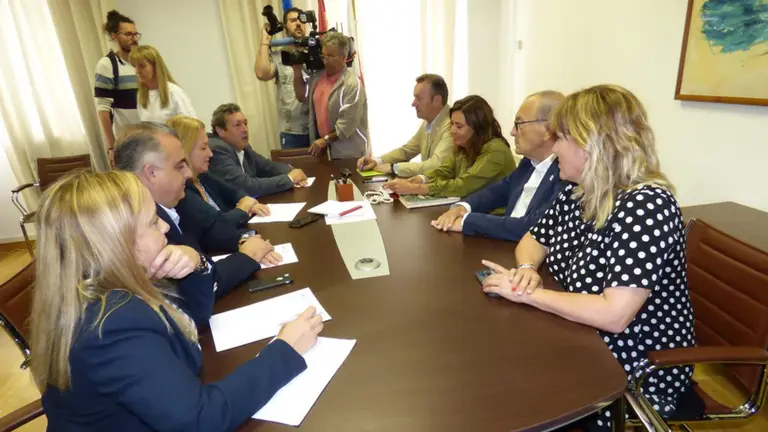 Un momento de la comisión negociadora. R.A.