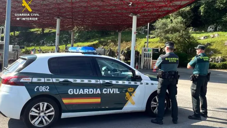 La Guardia Civil detuvo a un hombre y una mujer.