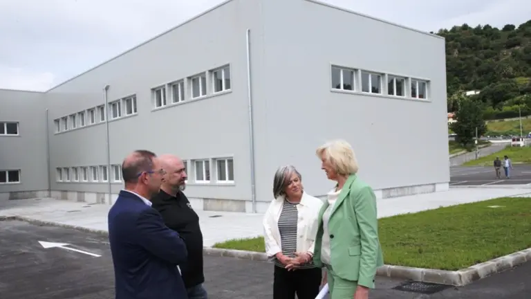 Las autoridades visitan las obras de ampliaci&oacute;n en Pe&ntilde;acastillo.