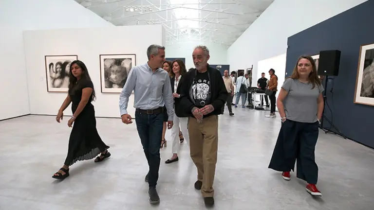 Un momento de la inauguración de la exposición fotográfica.