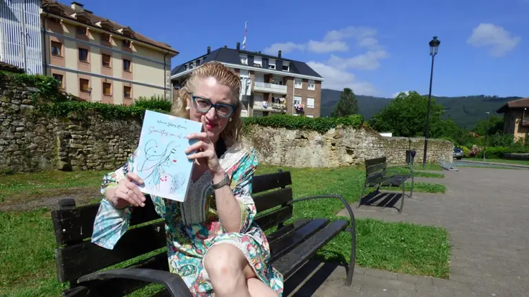 La escritora Mónica Iglesias en Guriezo. R.A.