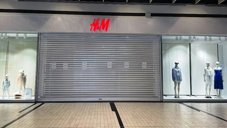 Local en Valle Real.