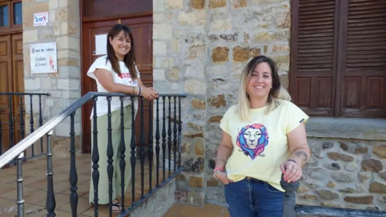 Alexandra Alonso, izquierda, y Diana Casta&ntilde;os. R.A.