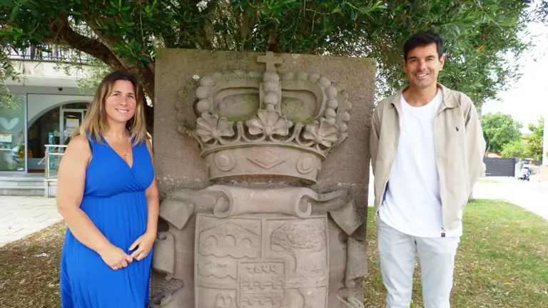 La alcaldesa de Noja, Mireia Maza, y el concejal de Festejos, Javier Velasco. R.A.