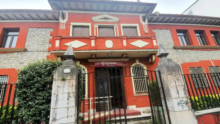 Edificio de la antigua Cámara de Comercio de Torrelavega.