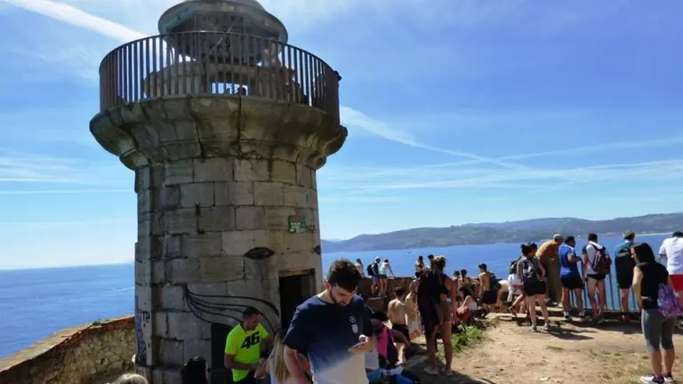Visitas al Faro del Caballo, en Santoña. R.A.