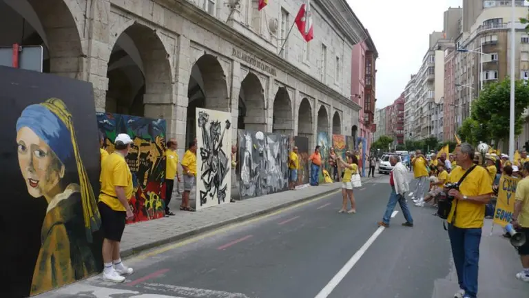 Movilización de la AMA frente al Parlamento de Cantabria. R.A.