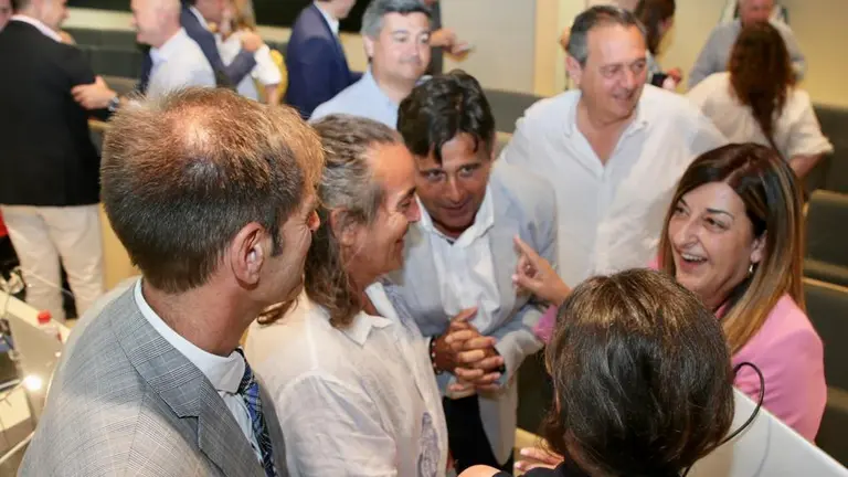 La presidenta regional en su reuni&oacute;n con la CEOE-Cepyme.