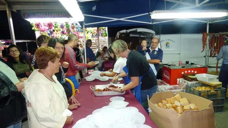 Chorizada en las Fiestas de San Mam&eacute;s en Meruelo. R.A.