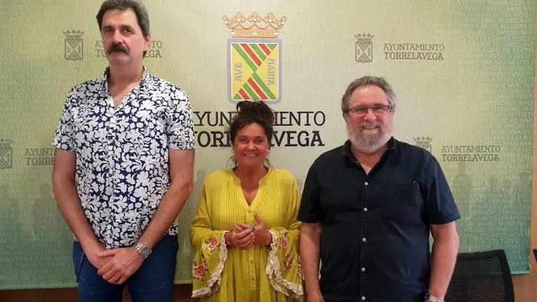 Presentaci&oacute;n de la muestra Photoart en Torrelavega.