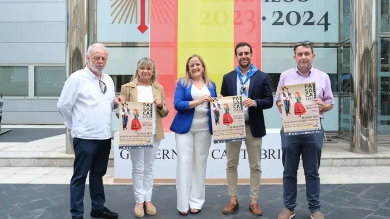 Presentación del pasacalles en Santander.