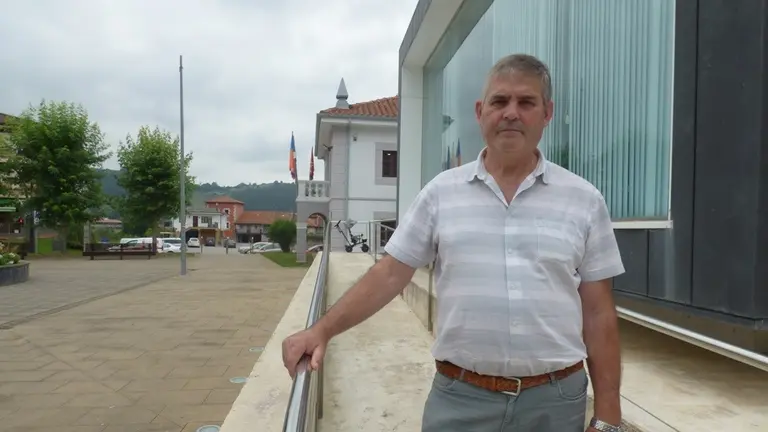 El alcalde de Solózano, Santiago Campos (PP), ha tomado varias iniciativas en los primeros días en el cargo.  R.A.