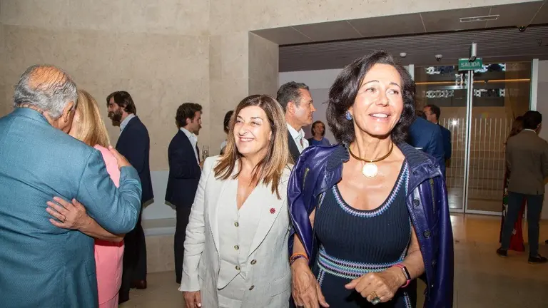 Un momento del acto de inauguración de la sede del Banco Santander.