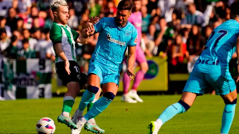 Los dos equipos empataron a cero en Sarón.