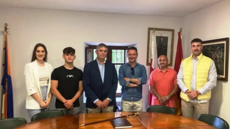 El equipo de Gobierno de Solórzano junto con el diputado regional, Alejandro Liz.