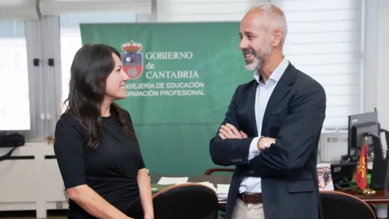 Reuni&oacute;n del consejero con con personal docente.