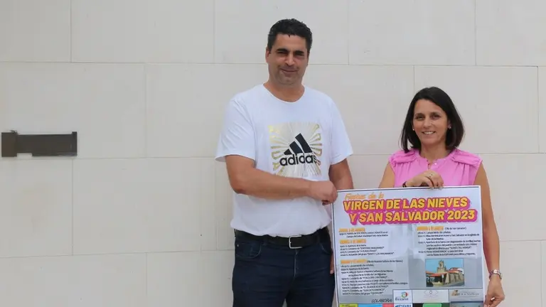 El edil de Festejos, Jes&uacute;s D&iacute;az Merino, la alcaldesa, Carmen P&eacute;rez Tejedor.