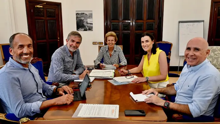 Reunión del equipo de Gobierno con la nueva directiva del Racing.