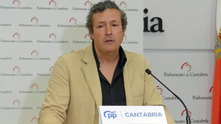 El portavoz parlamentario del PP, Iñigo Fernández.