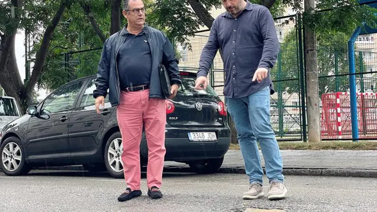 El alcalde de Laredo, Miguel González, y el edil de Obras, Benito Ortíz.