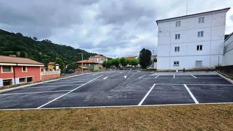 Aparcamiento finalizado en Arredondo.