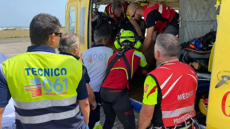 El herido en el momento de la evacuaci&oacute;n.