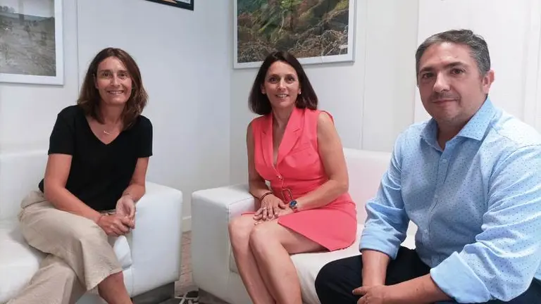 Reunión de las autoridades políticas.