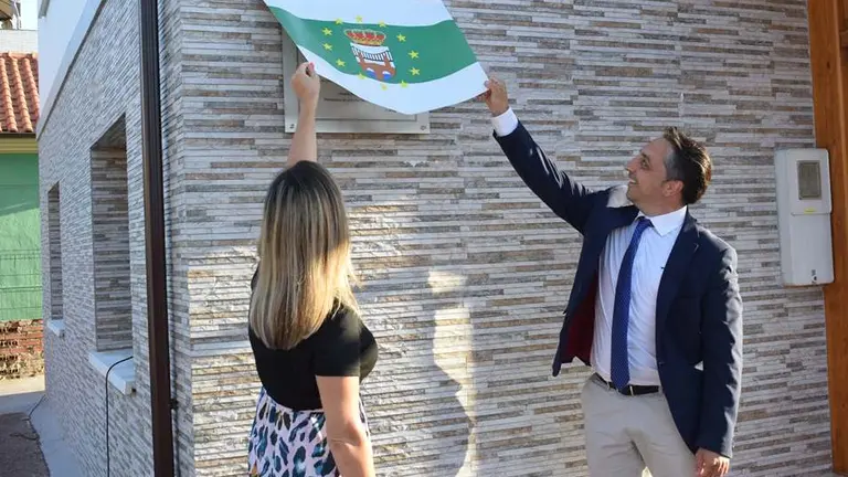 Descubrimiento de la placa.